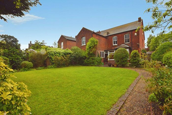 5 Bedroom Detached House To Rent In Oaklands Road, Bedford, MK40