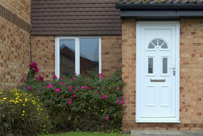 1 Bedroom Maisonette To Rent In Telford Drive, Walton-On-Thames, Surrey, KT12