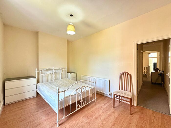 3 Bedroom Flat To Rent In Dollis Park, London, N3