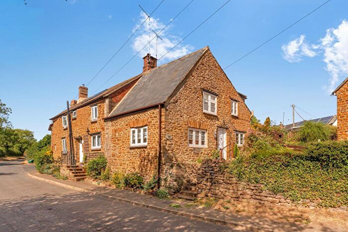 2 Bedroom Cottage For Sale In High Street, Shutford, OX15
