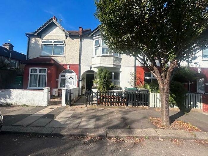 4 Bedroom Semi-Detached House To Rent In Carew Road, Tottenham, London, N17