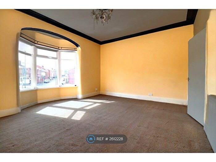 1 Bedroom Flat To Rent In New Road, Radcliffe, Manchester, M26