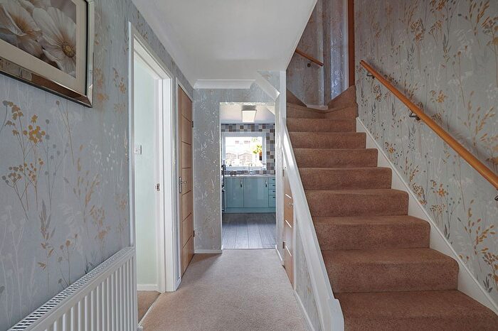 4 Bedroom Semi-detached House For Sale In Woodberry Drive, Sittingbourne, Kent, ME10