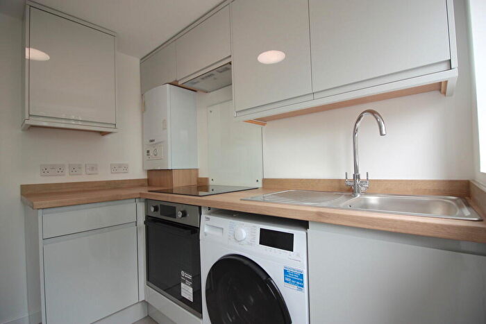 1 Bedroom Flat To Rent In Regents Park, Heavitree, EX1