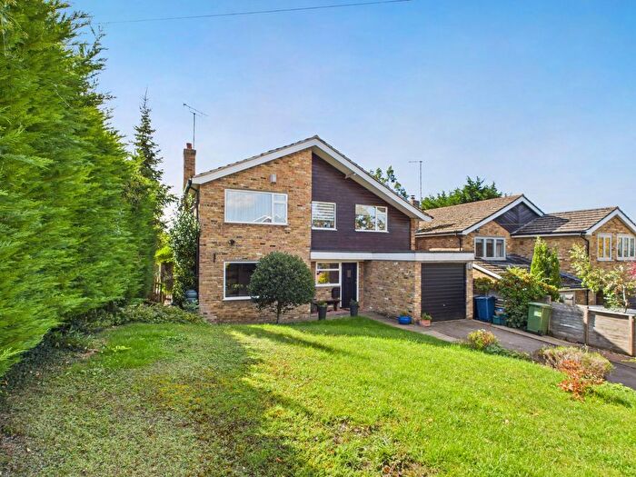 4 Bedroom Detached House For Sale In The Paddock, Chalfont St. Peter, Buckinghamshire, SL9