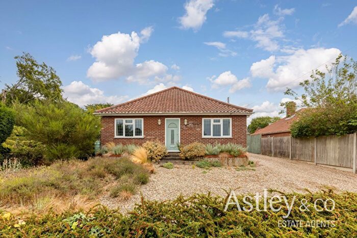 4 Bedroom Detached Bungalow For Sale In Oaks Lane, Postwick, Norwich, NR13