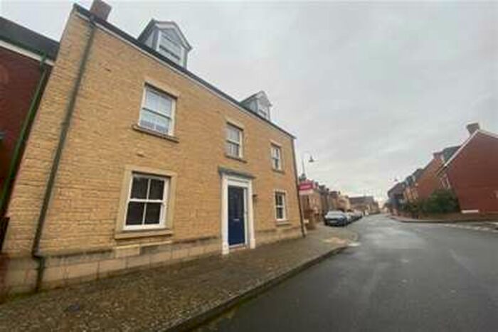 5 Bedroom House To Rent In Swindon, SN1