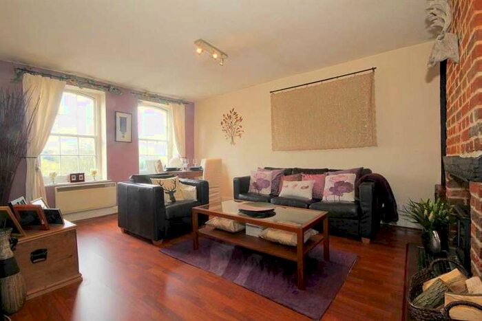 2 Bedroom Apartment To Rent In 2 Bedroom Apartment, Historic Old Town, HP1, Available Now