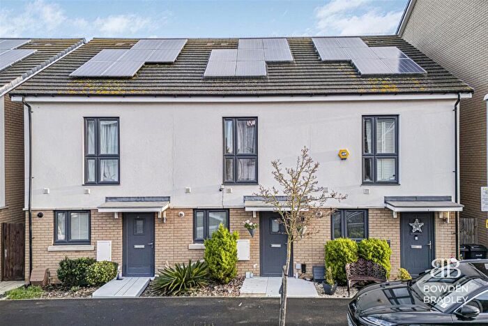 2 Bedroom Terraced House For Sale In Reservoir Way, Hainault, IG6