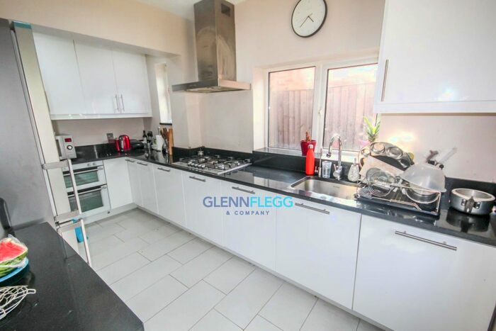 3 Bedroom Semi-Detached House To Rent In Meadfield Avenue, Langley, Slough, SL3