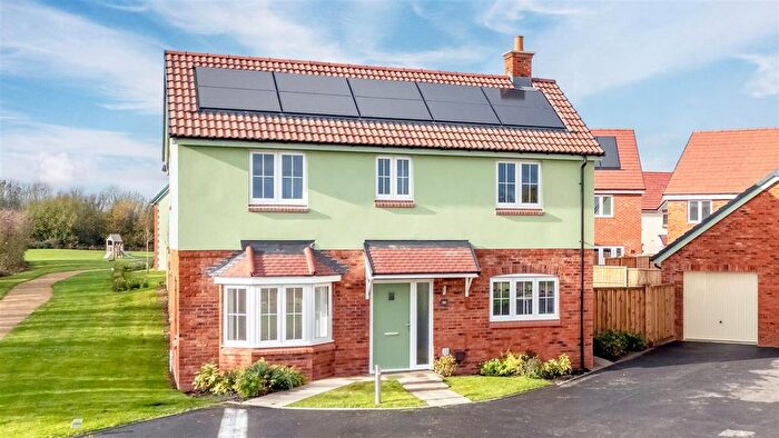 4 Bedroom Detached House For Sale In Stoke Albany Road, Desborough, Kettering, NN14