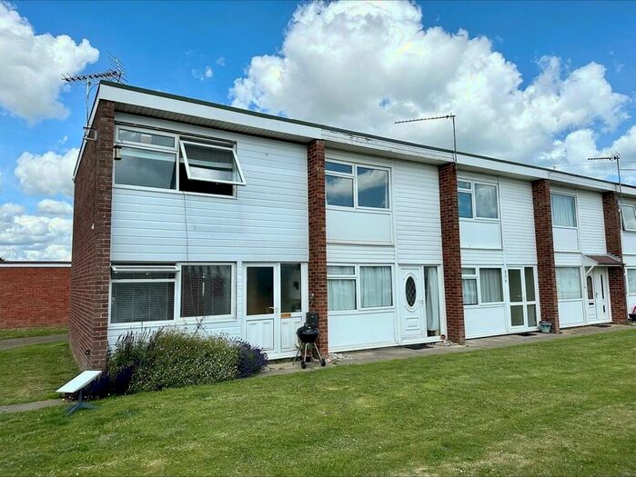 2 Bedroom Chalet For Sale In Beach Road, Scratby, NR29