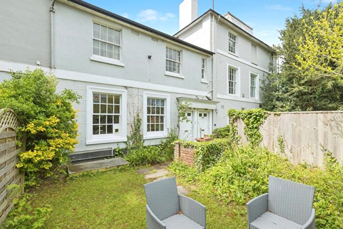 2 Bedroom Flat For Sale In Camden Hill, Tunbridge Wells, Kent, TN2