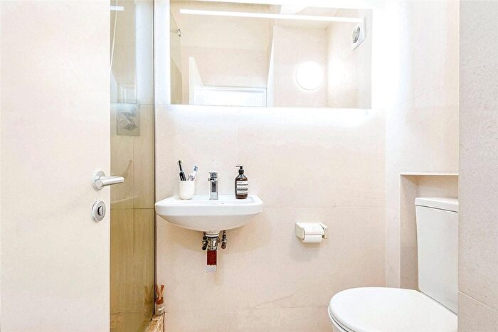 1 Bedroom Flat For Sale In Old School Lofts, Whingate, Leeds, LS12