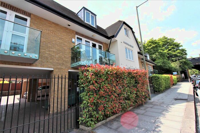3 Bedroom Flat To Rent In Andora Court, Longmore Ave, East Barnet EN4
