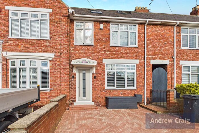3 Bedroom Semi Detached House For Sale In Hawthorn Avenue, South Shields, NE34