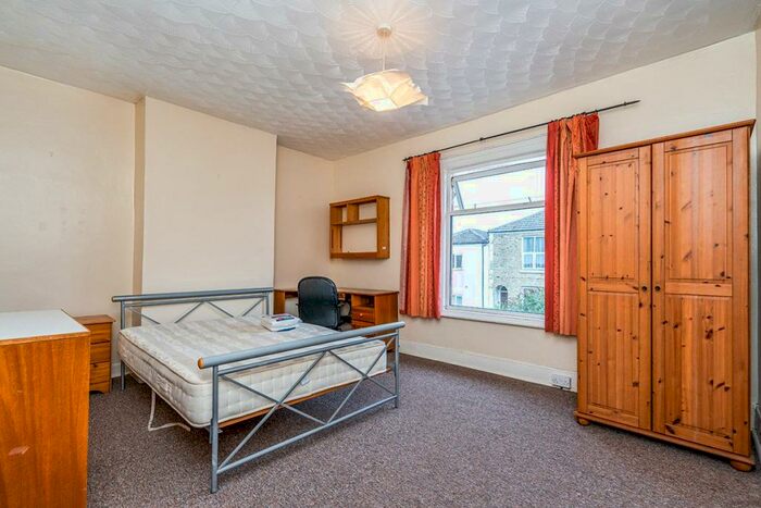 4 Bedroom End Of Terrace House To Rent In Avenue Road, Southampton, Hampshire, SO14