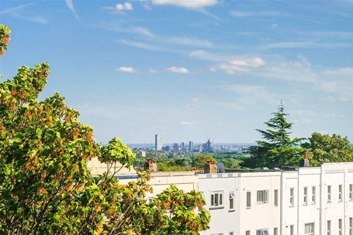 2 Bedroom Flat To Rent In Dale Court, Grove Hill, London, E18