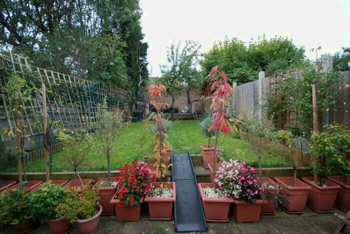 2 Bedroom Apartment To Rent In Byrne Road, Balham, SW12