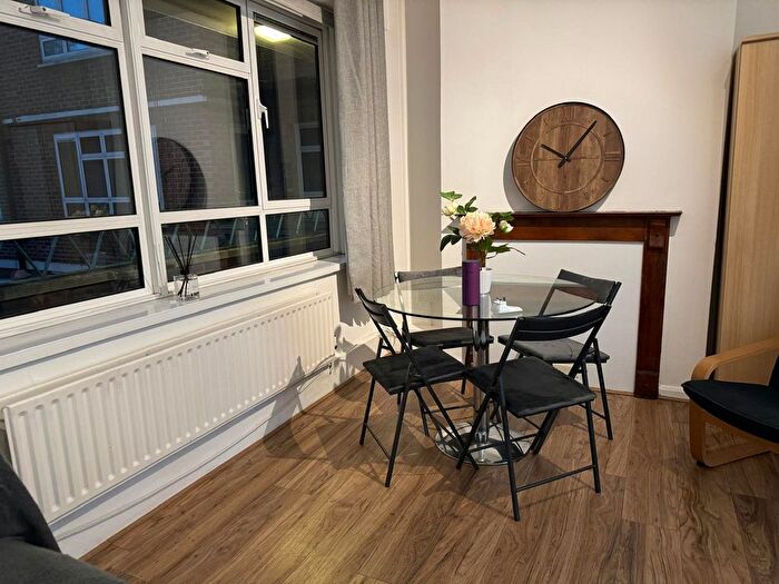 3 Bedroom Flat To Rent In Sidmouth Street, London, WC1H
