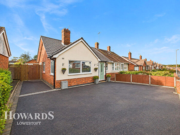 4 Bedroom Semi-Detached Bungalow For Sale In Loxley Road, Lowestoft, NR33