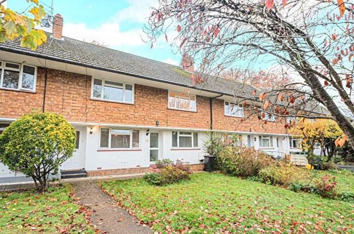 2 Bedroom Maisonette For Sale In Weybridge, KT13
