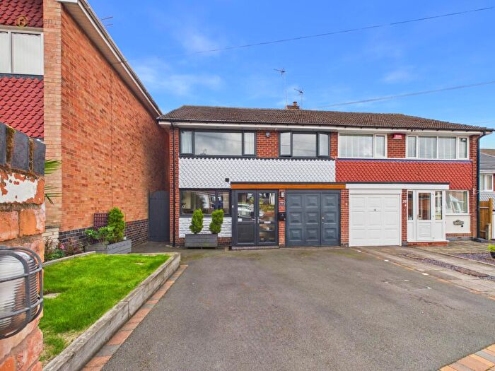4 Bedroom Semi-Detached House For Sale In Heather Road, Great Barr, Birmingham, B43