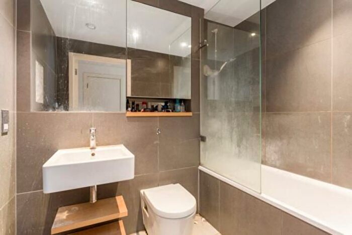 1 Bedroom Flat To Rent In Station Approach, Hayes, UB3