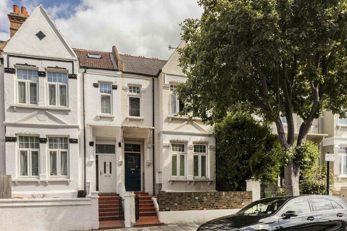 2 Bedroom Flat To Rent In St. Ann's Hill, London, SW18