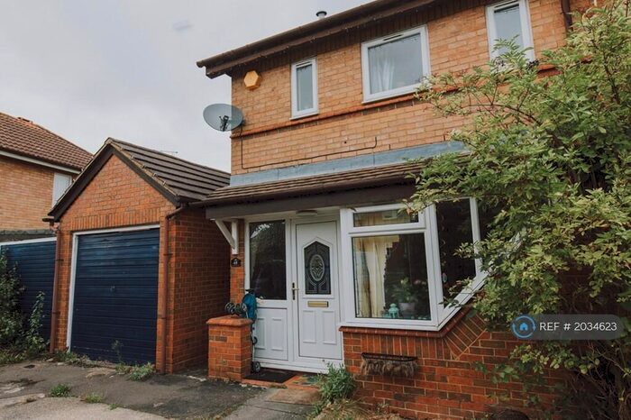 3 Bedroom Semi-Detached House To Rent In Engaine Drive, Shenley Church End, Milton Keynes, MK5