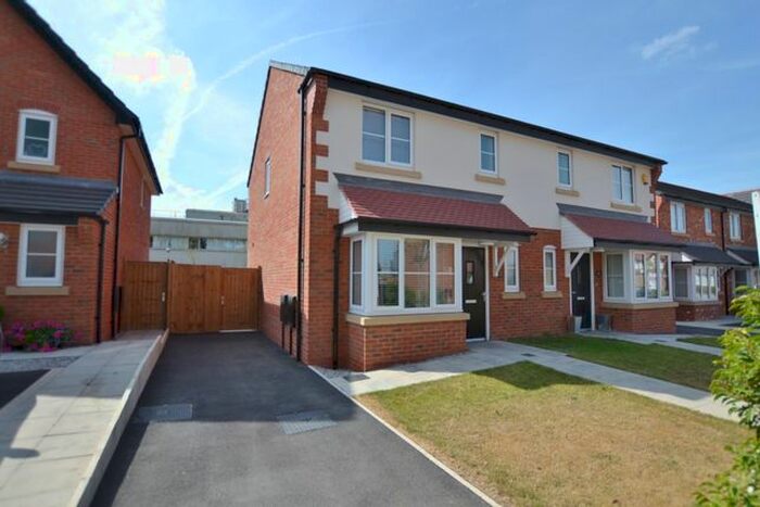 3 Bedroom Semi-Detached House To Rent In Severn Way, Holmes Chapel, Crewe, CW4