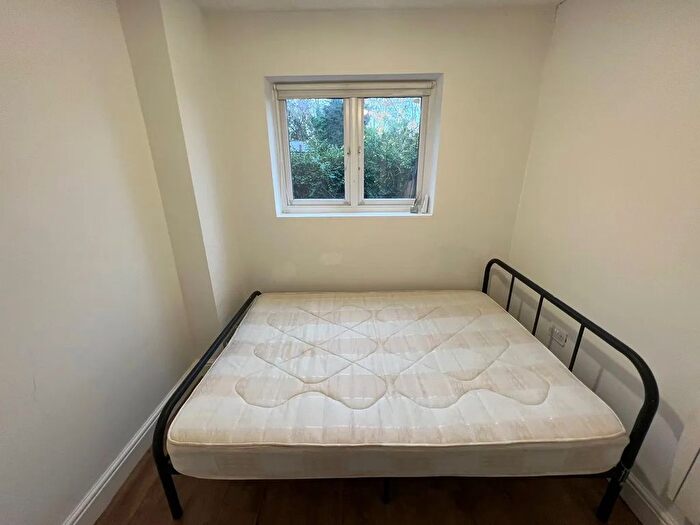 3 Bedroom Flat To Rent In St. Mary Road, London, E17