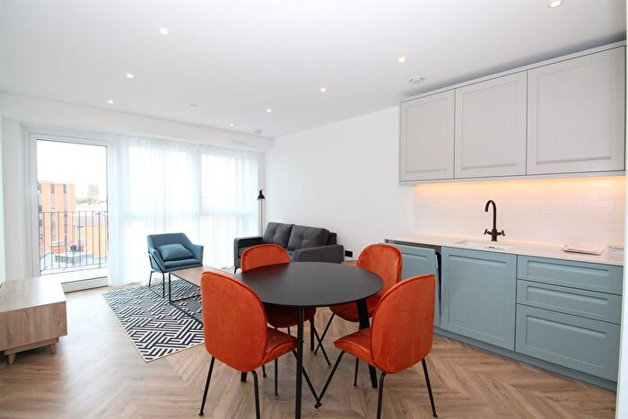 1 Bedroom Flat To Rent In Heritage Walk, Kingston Upon Thames, KT1