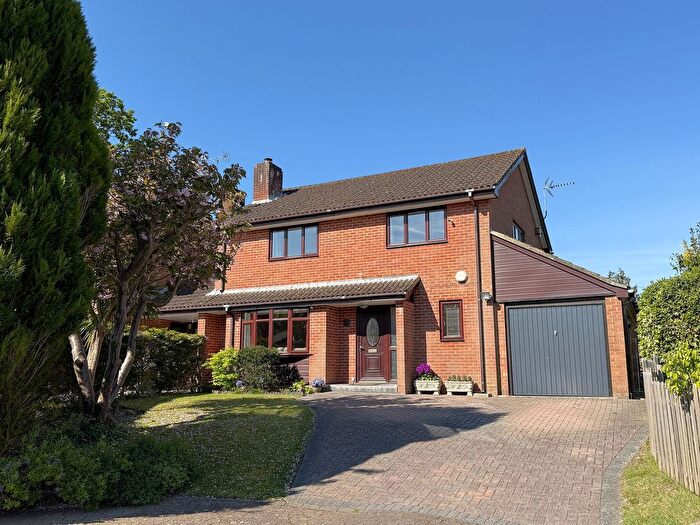 4 Bedroom Detached House For Sale In Nelson Court, Hythe, SO45