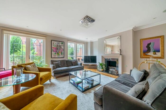 6 Bedroom Town House To Rent In Martineau Drive, Twickenham, TW1