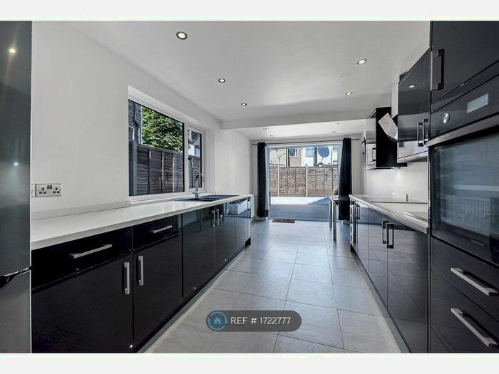 3 Bedroom Terraced House To Rent In Evesham Road, London, E15