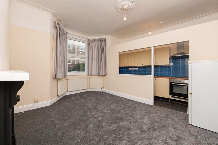 2 Bedroom Flat To Rent In North Road, St. Andrews, BS6