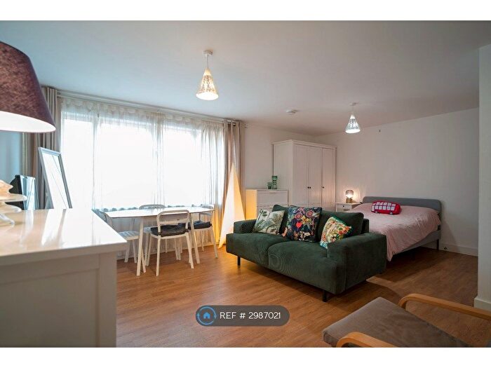 Studio To Rent In Mildmay Avenue, London, N1
