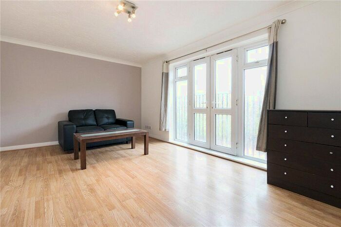 2 Bedroom Flat To Rent In Riddell Court, Albany Road, London, SE5