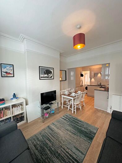 2 Bedroom Flat To Rent In Stafford Road, BN1