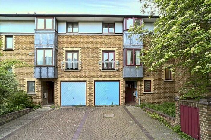 Studio To Rent In Clave Street, London, Greater London., E1W