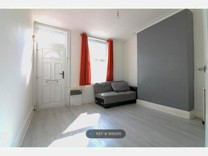 3 Bedroom Terraced House To Rent In Bradgate Road, Nottingham, NG7