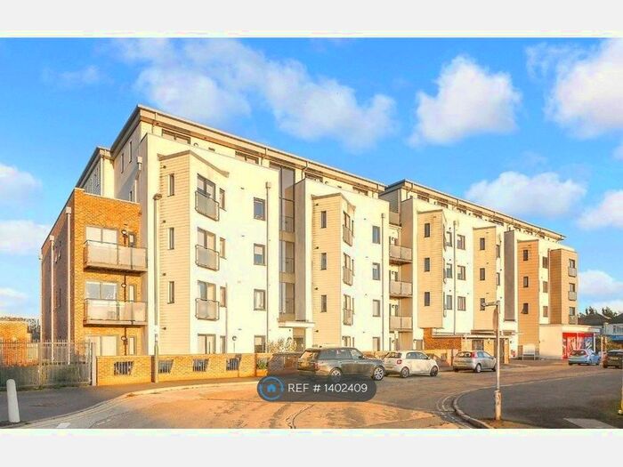 1 Bedroom Flat To Rent In Victory Park Road, Addlestone, KT15