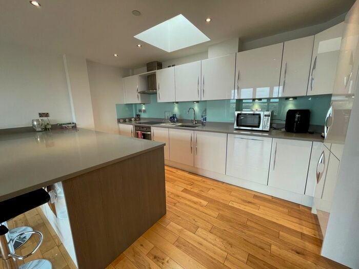 2 Bedroom Flat To Rent In Chase Side, London, N14