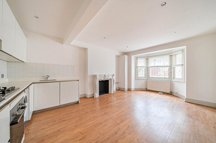 2 Bedroom Apartment To Rent In Priory Terrace, West Hampstead, London, NW6