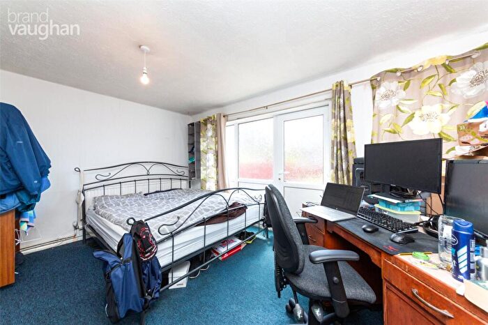 4 Bedroom Semi-Detached House To Rent In Newhaven Street, Brighton, BN2