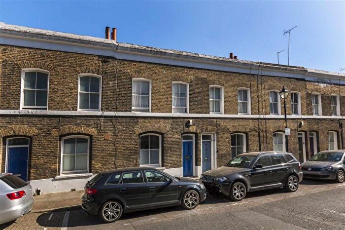 2 Bedroom House To Rent In Wellington Row, Jesus Green, E2