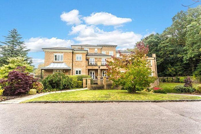 3 Bedroom Flat For Sale In East Parkside, Willow House, CR6
