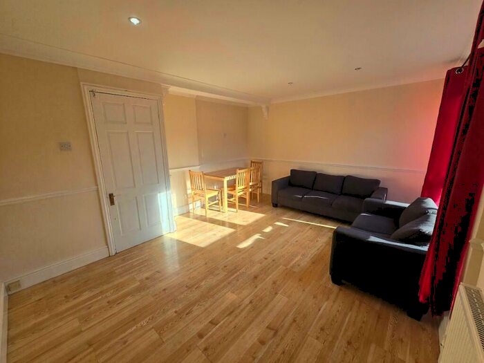 2 Bedroom Maisonette To Rent In Wager Street, London, E3