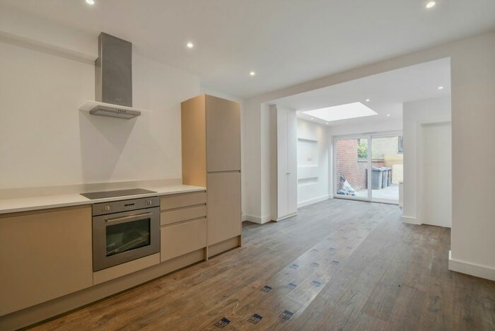 2 Bedroom Flat To Rent In Aldershot Road, London, NW6